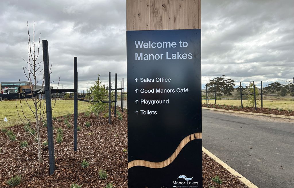 project-Manor-Lakes--Timber-Wayfinding-Signage